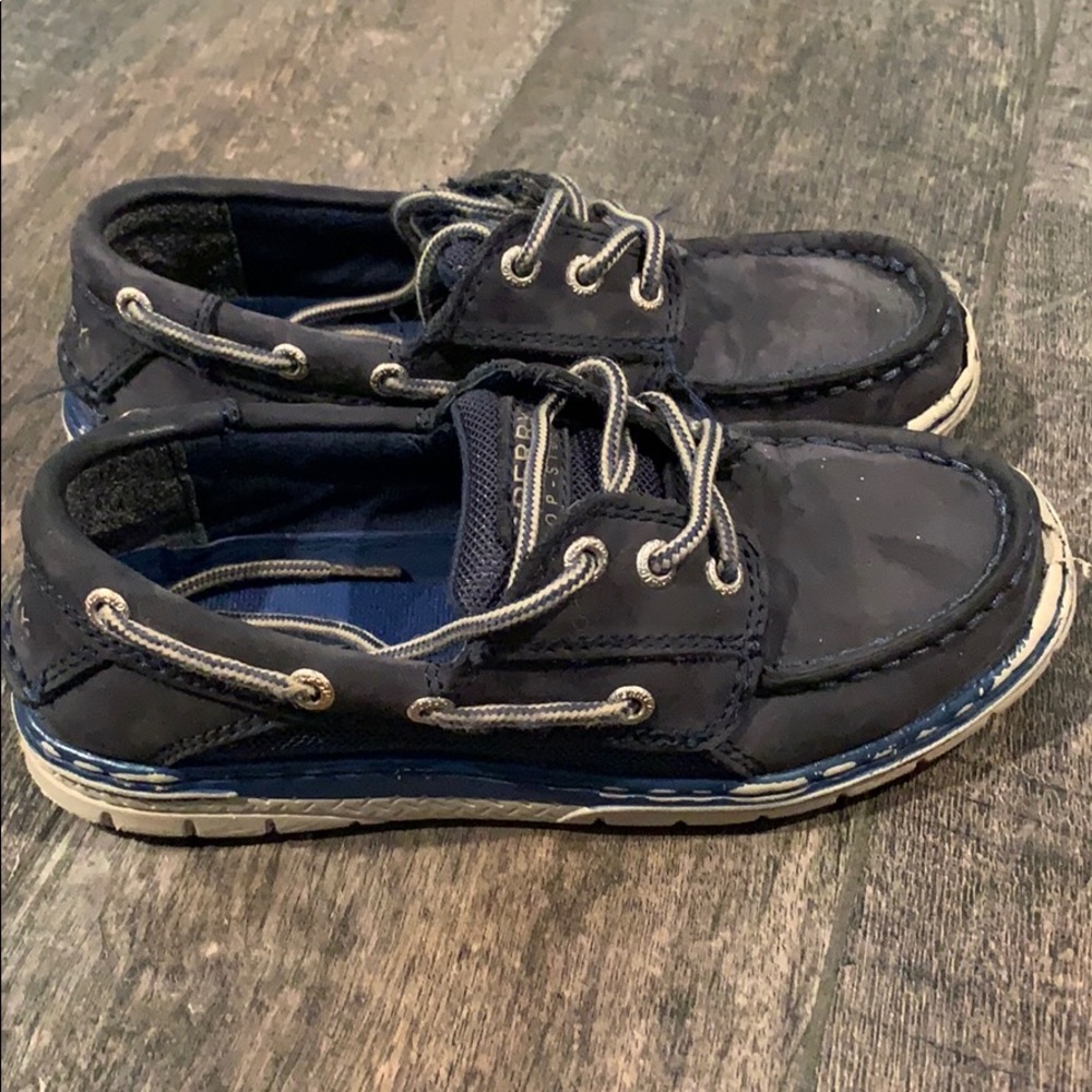 Boys navy Sperry loafers
